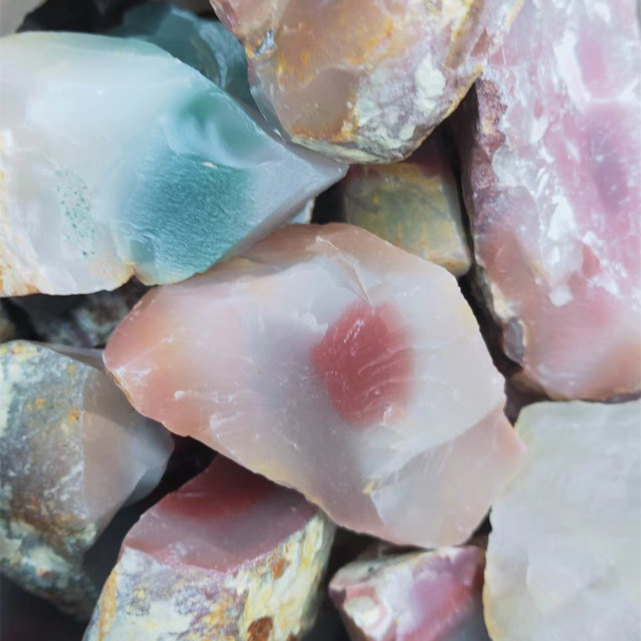 ������������觶�ɫ�Ͼ�Ʒԭʯչʾ